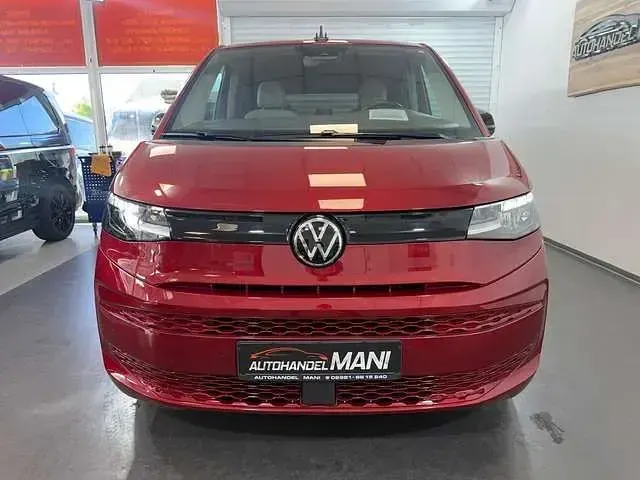 Begagnad VW Multivan Basis 204 HK (150 kW) 2023 Röd Minibuss