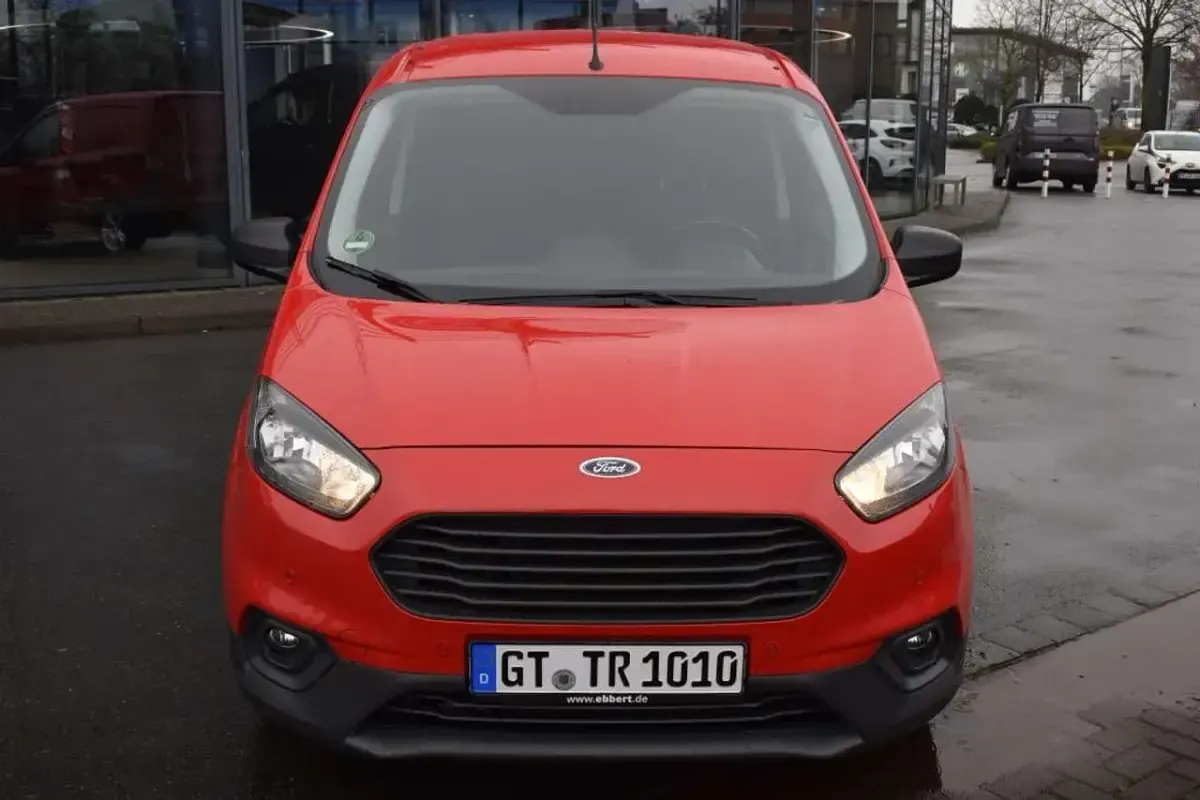 Gebraucht Ford Courier Trend 101 PS (74 kW) 2022 Race rot Van / Kleinbus