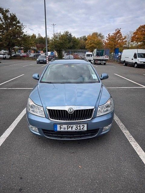 Blau Gebraucht 2010 Skoda Octavia Ambiente Kombi | 4.650 € (Superpreis) - Bild 1/4