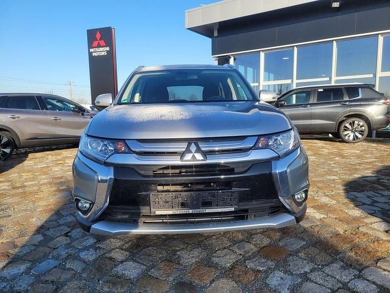 Silber Gebraucht 2018 Mitsubishi Outlander Edition SUV | 17.490 € (Fairer Preis) - Bild 1/4