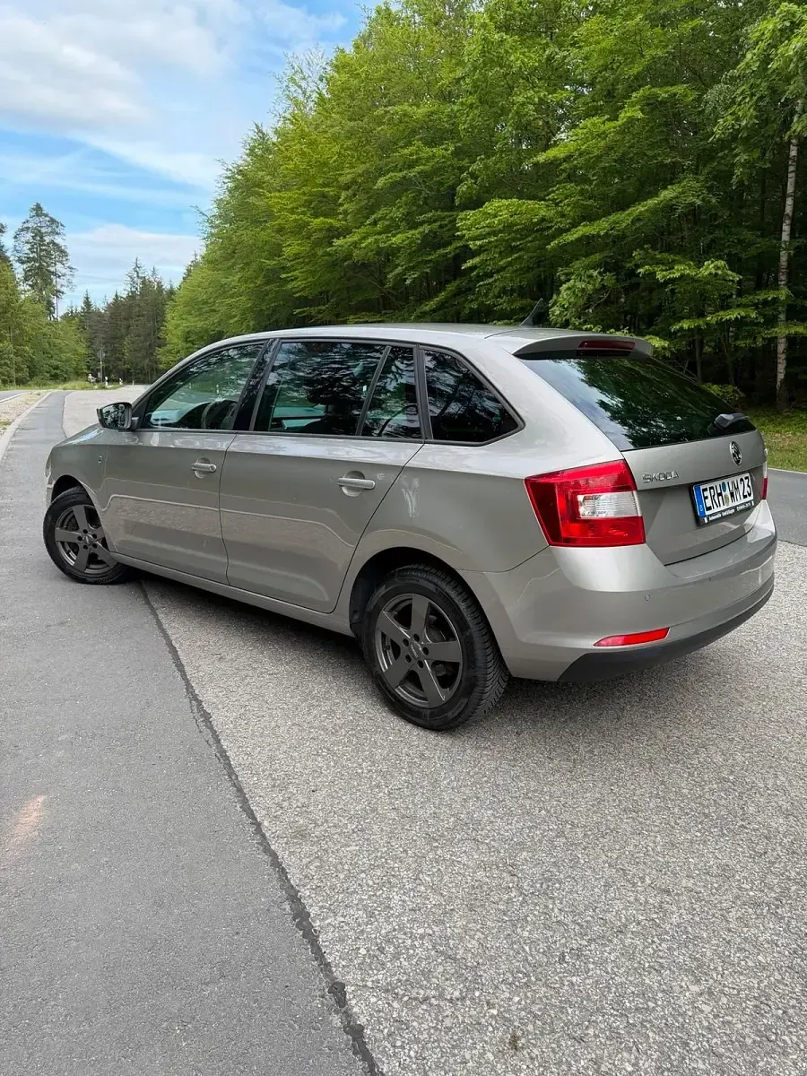 Używany Skoda Rapid 105 KM (77 kW) 2015 Szary Hatchback