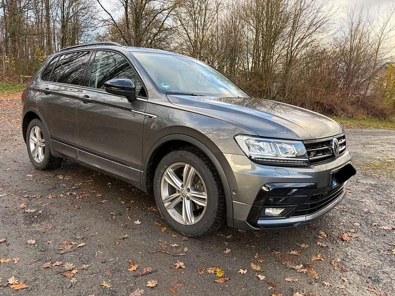 Grau Gebraucht 2020 VW Tiguan R-line SUV | 25.450 € (Superpreis) - Bild 1/4