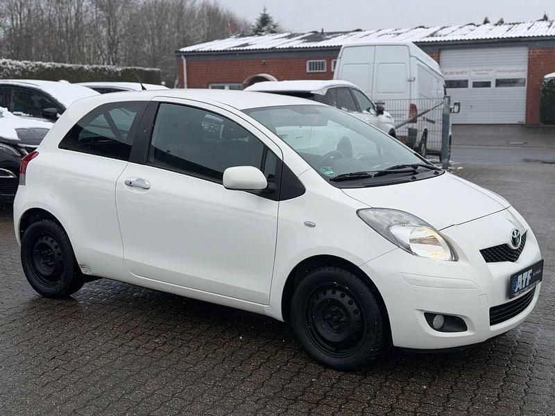 Gebraucht Toyota Yaris Edition 99 PS (72 kW) 2011 Weiß Kleinwagen
