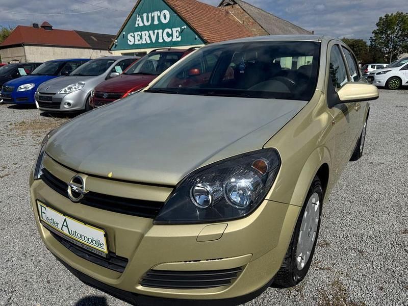 Gelb Gebraucht 2004 Opel Astra Limousine | 2.800 € (Etwas zu teuer) - Bild 1/4