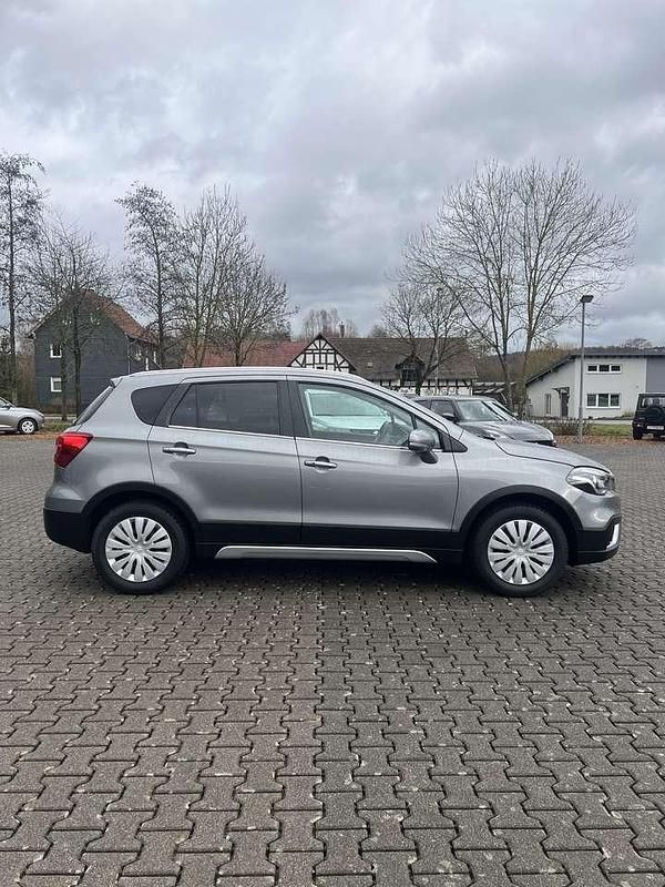 Gebraucht Suzuki SX4 Comfort+ 140 PS (102 kW) 2020 Grau Limousine