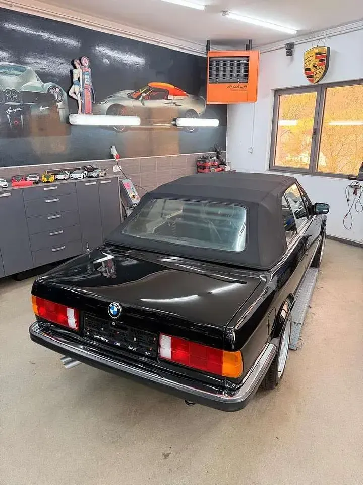 Gebraucht BMW 320 Sport Line 150 PS (110 kW) 1991 Schwarz Cabrio
