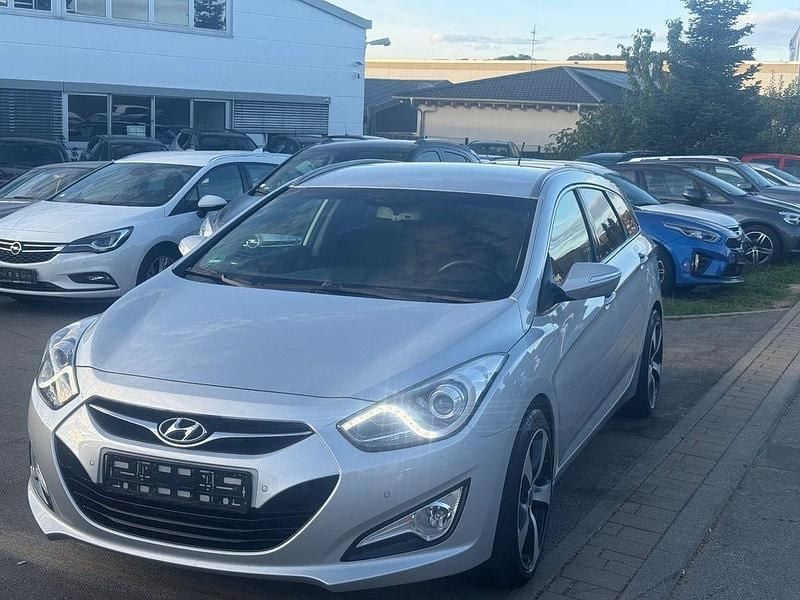 Silber Gebraucht 2011 Hyundai i40 Style Kombi | 6.999 € (Guter Preis) - Bild 1/4