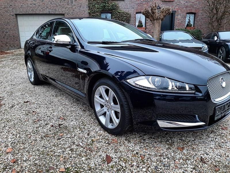 Gebraucht Jaguar XF Luxury 241 PS (177 kW) 2012 Blau Limousine