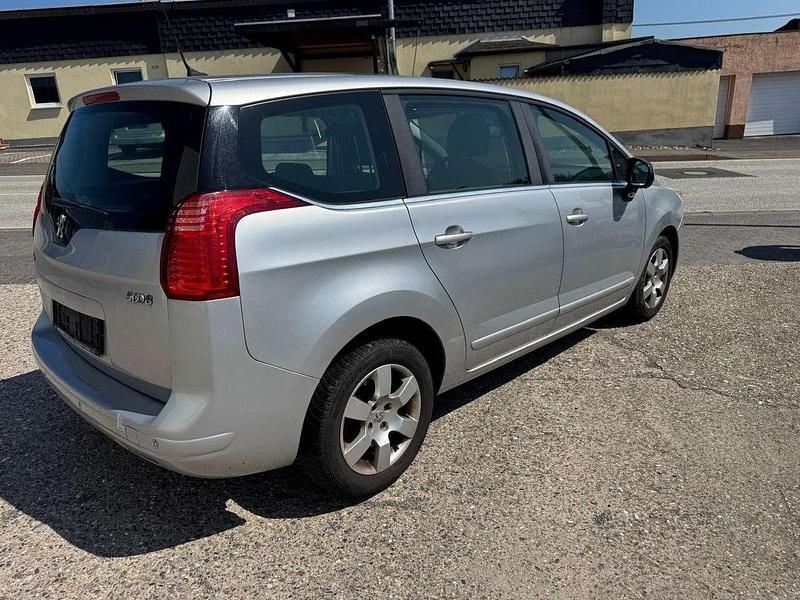 Gebraucht Peugeot TePee Family 120 PS (88 kW) 2010 Grau Kombi