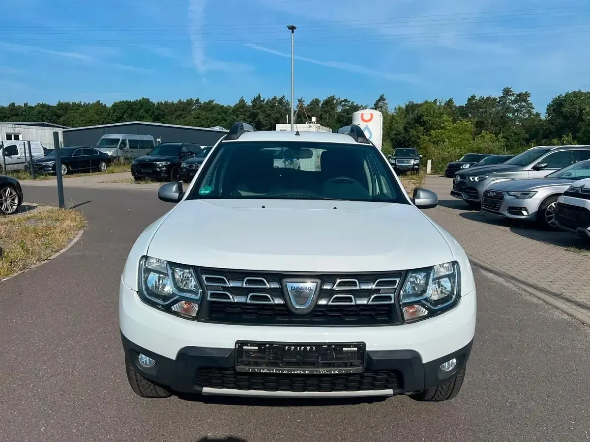 Gebraucht Dacia Duster Lauréate 114 PS (83 kW) 2017 Weiß SUV