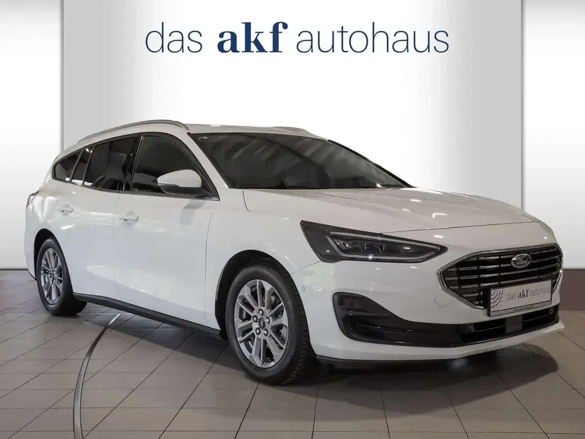 Gebraucht Ford Focus Titanium 116 PS (85 kW) 2024 Frostweiß Kombi