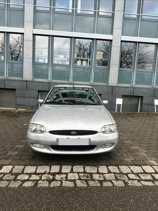 Gebraucht Ford Escort 95 PS (69 kW) 1998 Silber Limousine