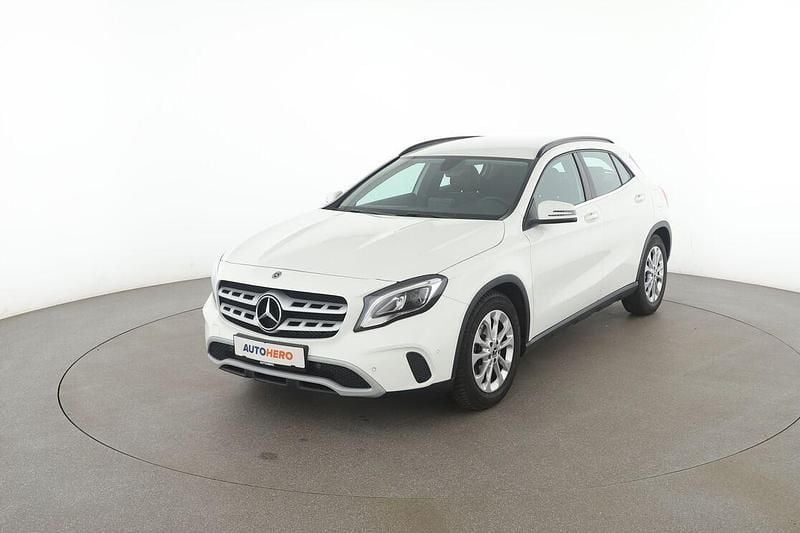Weiß Gebraucht 2019 Mercedes GLA180 Style SUV | 20.520 € (Fairer Preis) - Bild 1/3