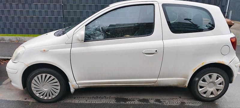 Weiß Gebraucht 2005 Toyota Yaris Kleinwagen | 500 € (Superpreis) - Bild 1/4