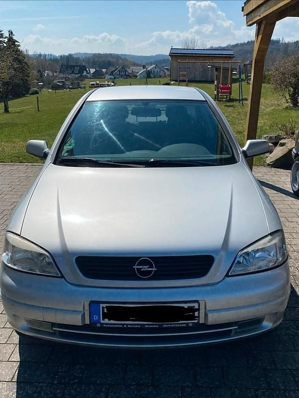 Używany Opel Astra 101 KM (74 kW) 2002 Srebrny Sedan/Limuzyna