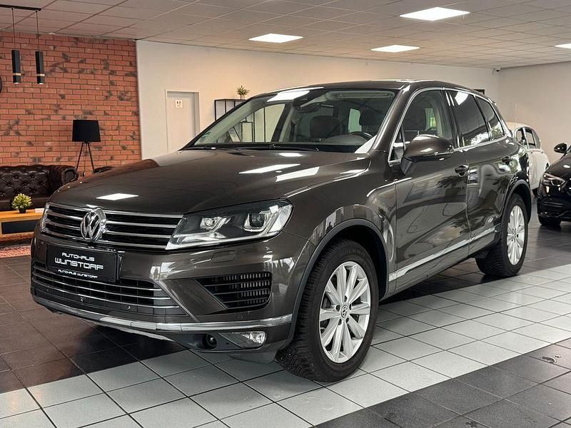 Black oak brown metallic Gebraucht 2017 VW Touareg Terrain Tech SUV | 25.890 € (Fairer Preis) - Bild 1/4