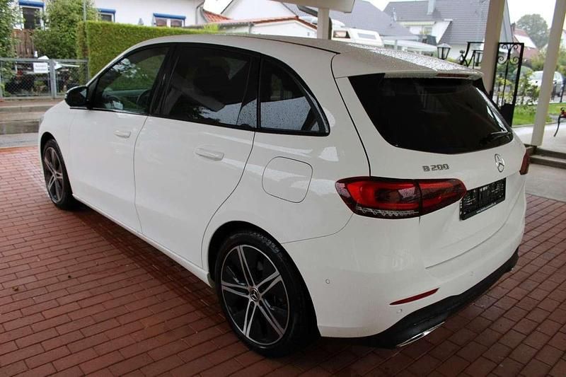 Gebraucht Mercedes B200 163 PS (119 kW) 2020 Polarweiss Van / Kleinbus