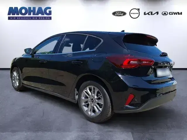 Gebraucht Ford Focus Titanium 125 PS (91 kW) 2025 Schwarz Limousine