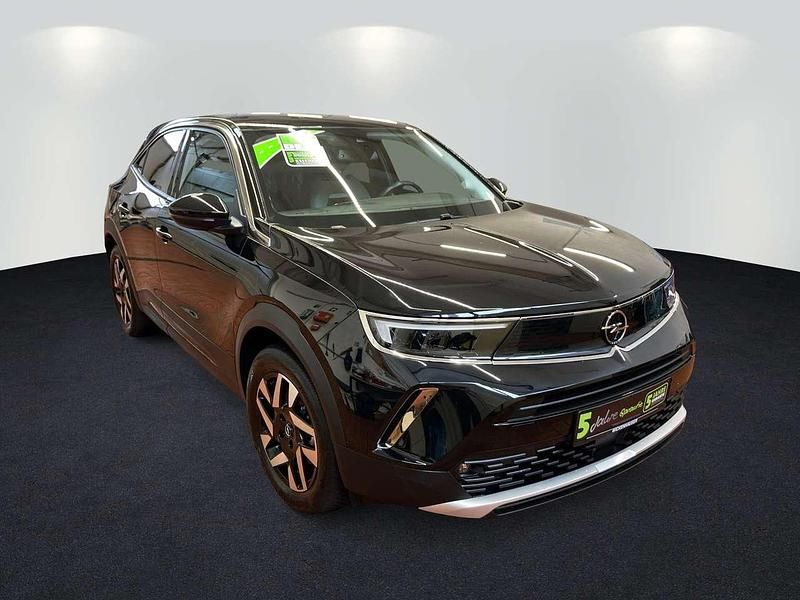 Gebraucht Opel Mokka-e Elegance 100 kW (136 PS) 2022 Diamant schwarz/karbon schwarz SUV