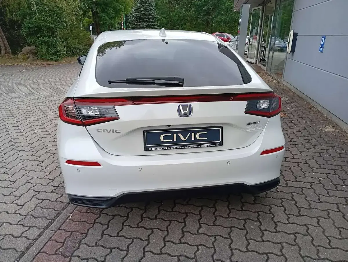 Neu Honda Civic Elegance 184 PS (135 kW) 2025 Platinum white p. Limousine