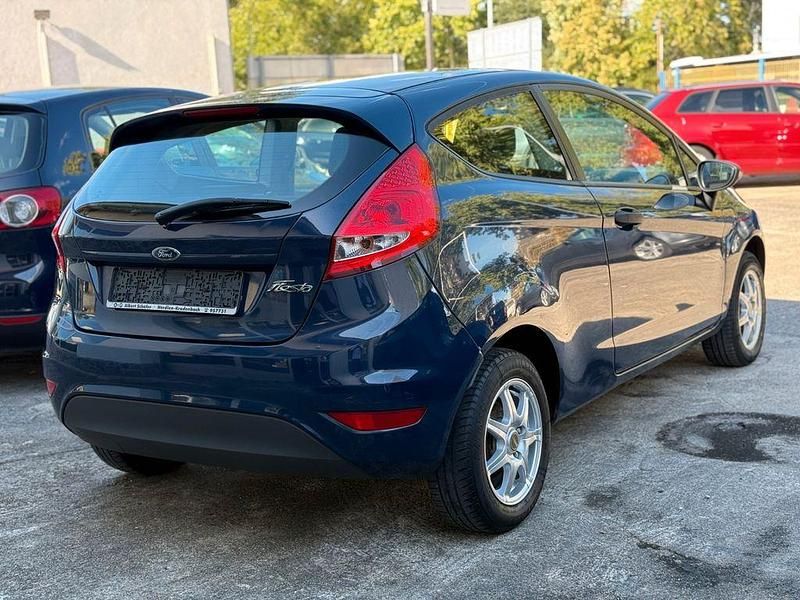 Gebraucht Ford Fiesta Ambiente 82 PS (60 kW) 2009 Blau Kleinwagen