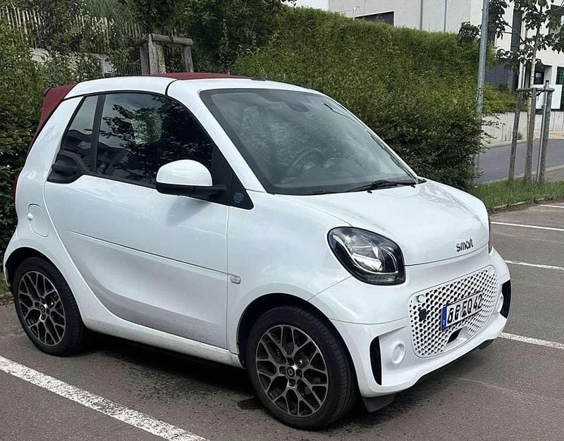 Weiß Gebraucht 2021 Smart ForTwo Electric Drive Prime Cabrio | 10.590 € (Fairer Preis) - Bild 1/2