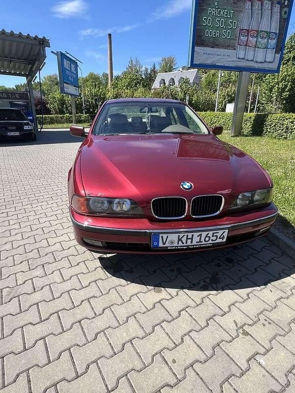Gebraucht BMW 523 170 PS (125 kW) 1996 Rot Limousine