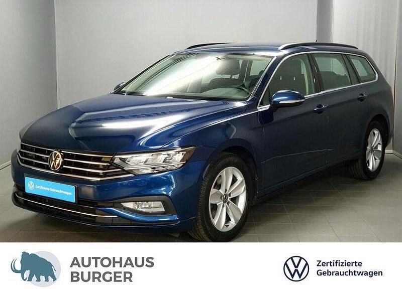 Aquamarinblau (metallic) Gebraucht 2021 VW Passat Business Kombi | 24.990 € (Etwas zu teuer) - Bild 1/4