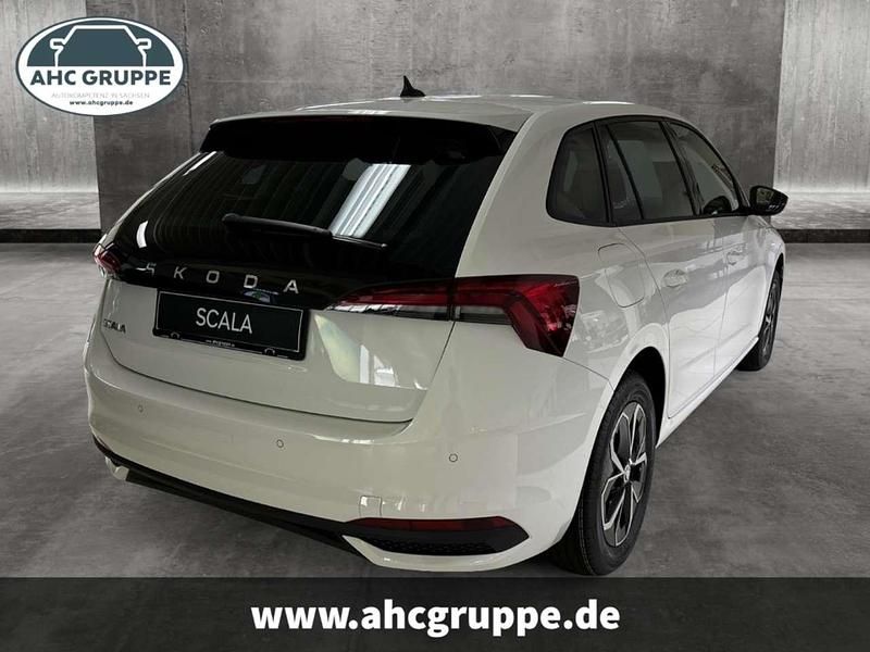 Gebraucht Skoda Scala Selection 95 PS (69 kW) 2024 Weiss Kleinwagen