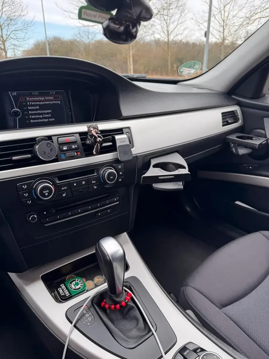 Gebraucht BMW 320 184 PS (135 kW) 2012 Schwarz Kombi