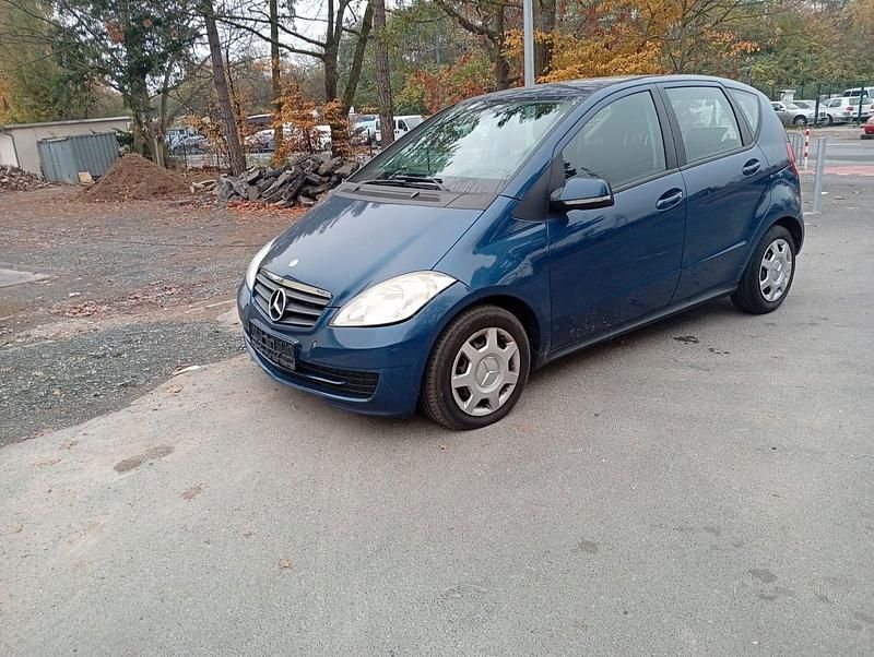 Blau Gebraucht 2010 Mercedes A170 Kleinwagen | 1.650 € - Bild 1/4