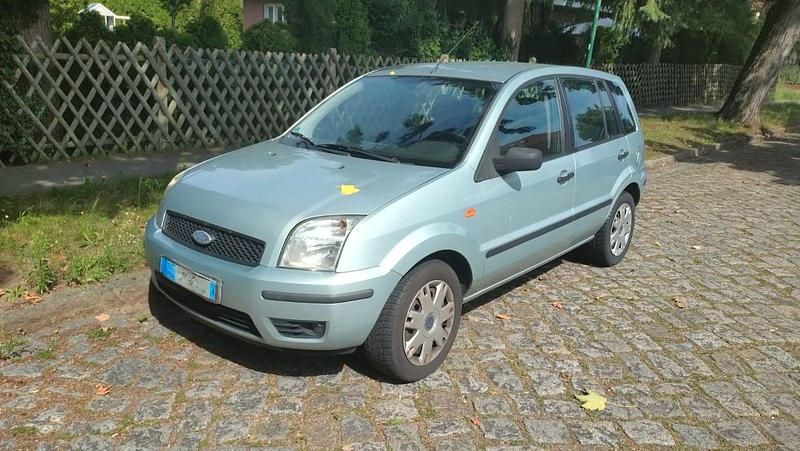 Silber Gebraucht 2004 Ford Fusion Limousine | 750 € (Guter Preis) - Bild 1/4