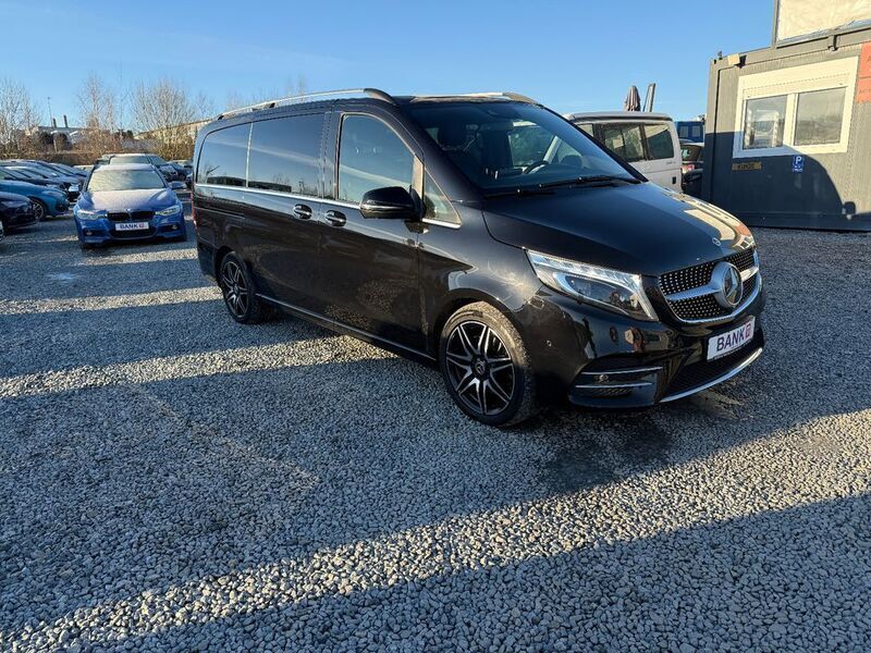 Schwarz Gebraucht 2019 Mercedes V250 Avantgarde Edition Van / Kleinbus | 41.900 € (Fairer Preis) - Bild 1/4