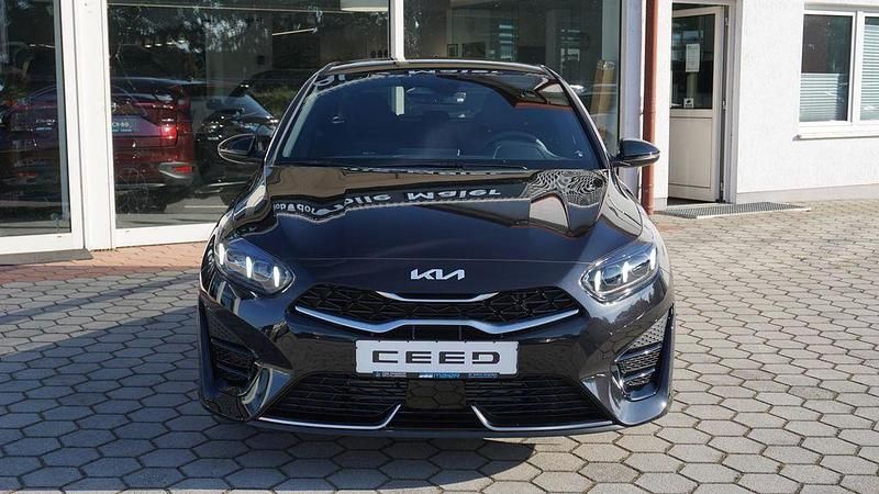 Neu Kia Ceed GT-Line 140 PS (102 kW) 2025 Schwarz Kleinwagen