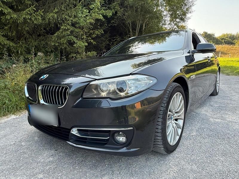 Grau Gebraucht 2015 BMW 530 Luxury Line Kombi | 12.800 € (Superpreis) - Bild 1/4