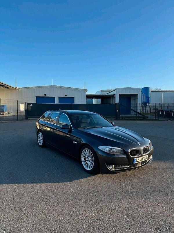 Gebraucht BMW 525 Comfort Edition 204 PS (150 kW) 2011 Grau Kombi