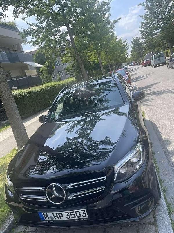 Schwarz Gebraucht 2018 Mercedes GLC250 AMG line SUV | 35.000 € (Teuer) - Bild 1/4