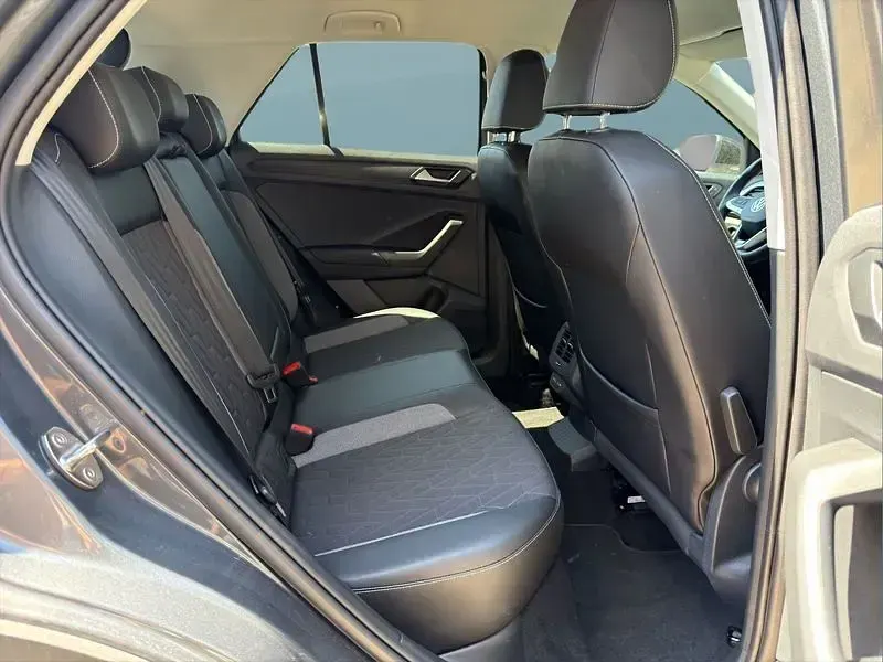 Gebraucht VW T-Roc 150 PS (110 kW) 2025 Grau SUV
