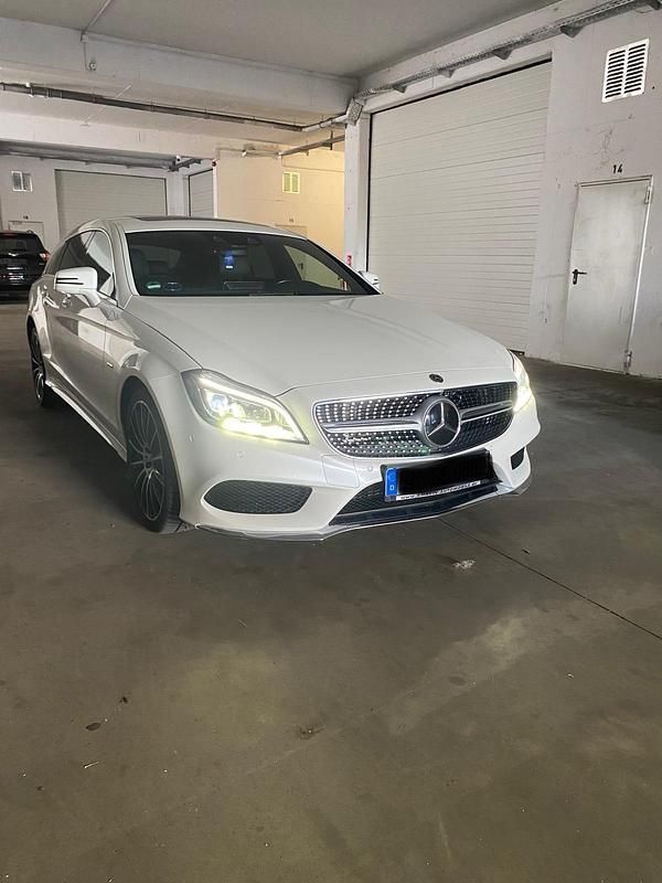 Weiß Gebraucht 2017 Mercedes CLS350 Edition Kombi | 25.900 € (Teuer) - Bild 1/4