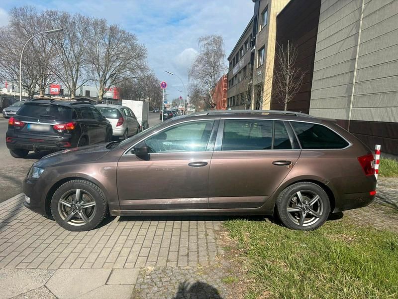 Gebraucht Skoda Octavia 150 PS (110 kW) 2015 Braun Kleinwagen