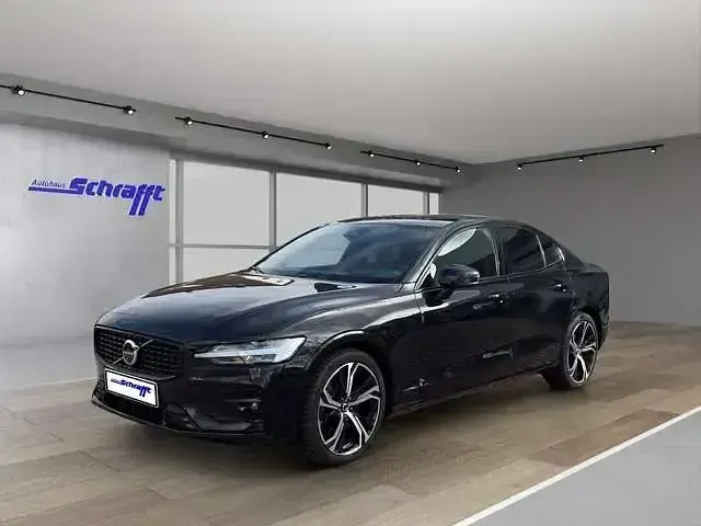 Gebraucht Volvo S60 Ultimate 250 PS (183 kW) 2023 Onyx black / metallic Limousine