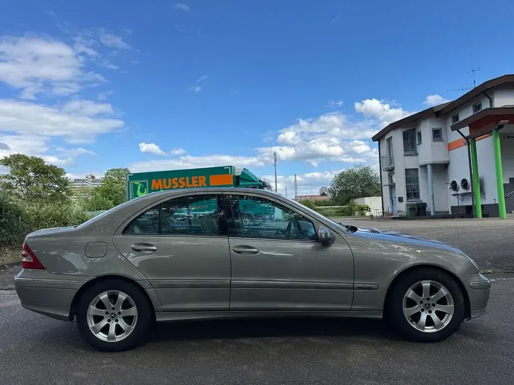 Gebraucht Mercedes C200 122 PS (89 kW) 2006 Silber Limousine