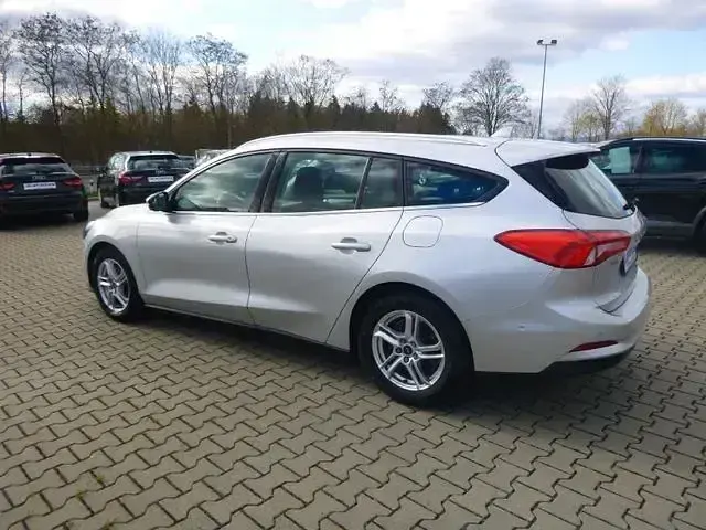 Używany Ford Focus 101 KM (74 kW) 2020 Srebrny Sedan/Limuzyna