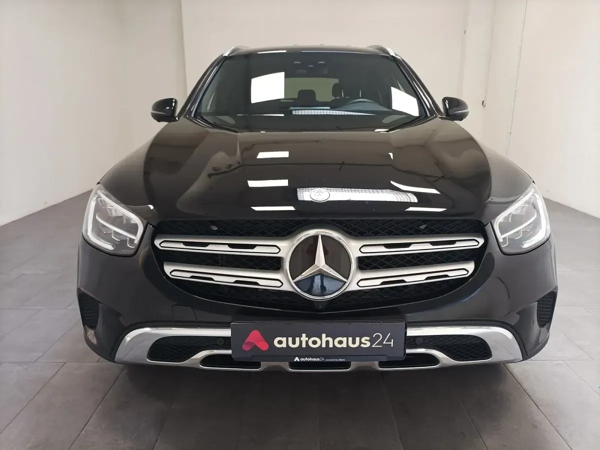 Gebraucht Mercedes GLC300e 211 PS (155 kW) 2022 Schwarz SUV