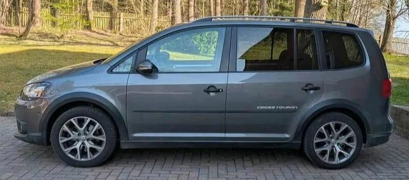 Grau Gebraucht 2015 VW Touran Van / Kleinbus | 11.990 € (Guter Preis) - Bild 1/4