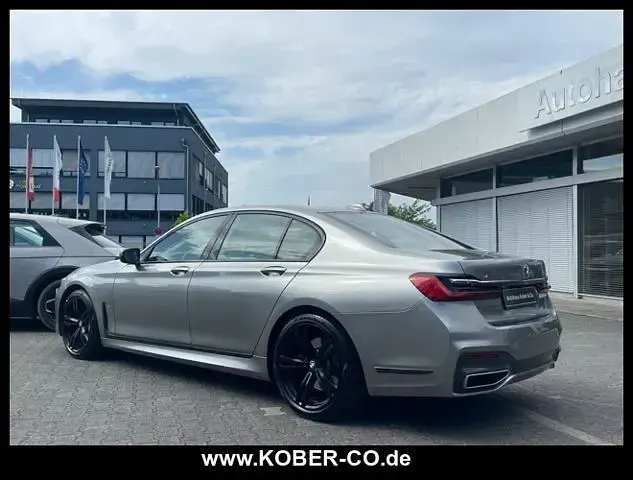 Gebraucht BMW 750 Shadowline 400 PS (294 kW) 2019 Silber/grau (metallic) Limousine