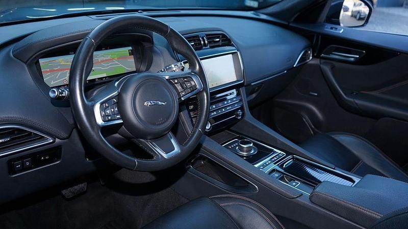 Gebraucht Jaguar F-Pace Prestige 179 PS (131 kW) 2020 Eiger grey SUV