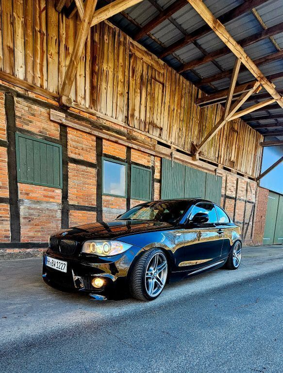 Schwarz Gebraucht 2011 BMW 118 M Sport Kleinwagen | 8.500 € (Fairer Preis) - Bild 1/4