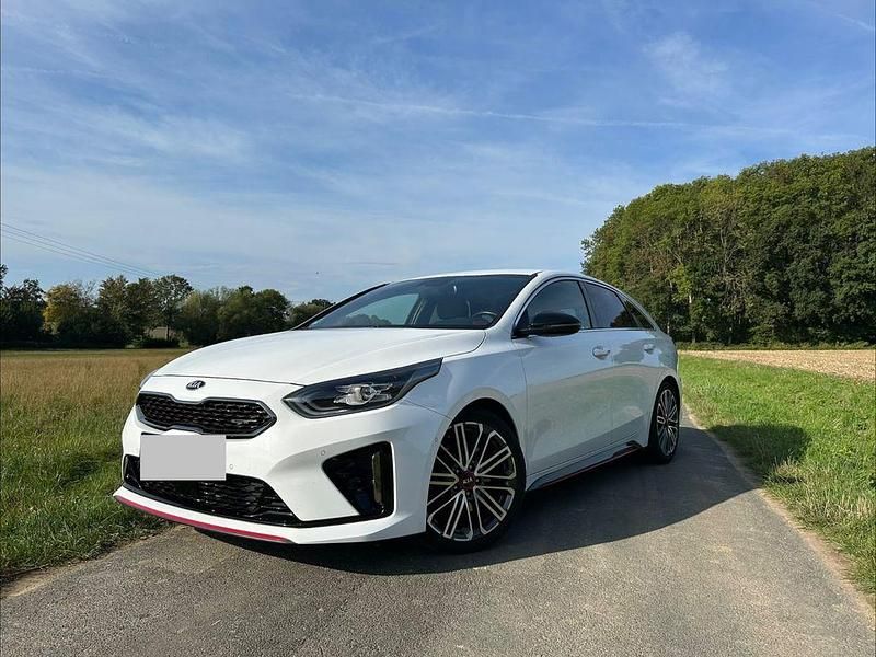 Weiß Gebraucht 2020 Kia ProCeed GT 2 Kleinwagen | 21.400 € (Fairer Preis) - Bild 1/4