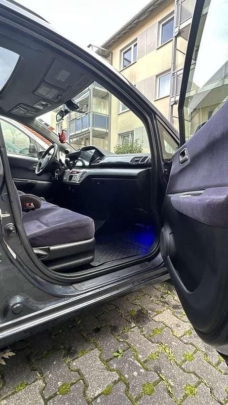 Grau Gebraucht 2007 Honda FR-V Executive Van / Kleinbus | 5.000 € (Teuer) - Bild 1/4